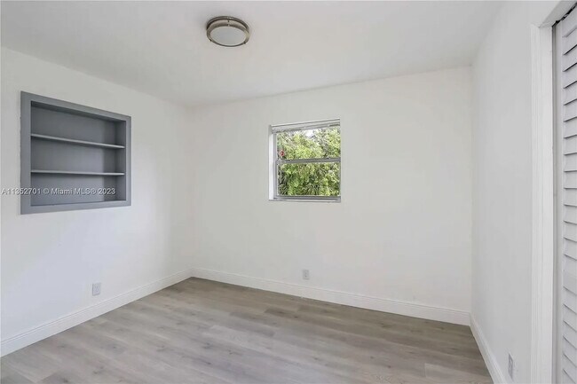 Building Photo - 4421 NW 34th Ct