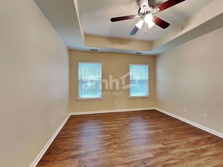 Building Photo - 153 Fox Glen Ct