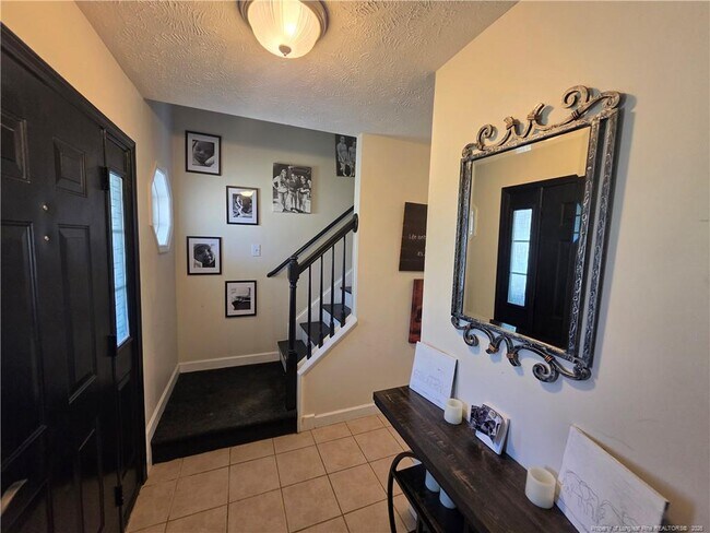 Building Photo - 247 Valley View Ct
