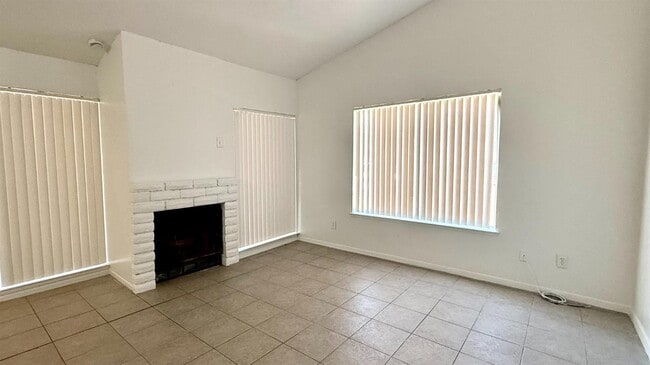 Building Photo - 665 S Coalinga St