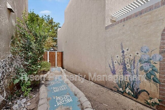 Building Photo - 9230 Osuna Pl NE
