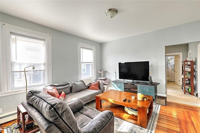 Building Photo - 390 Hope St