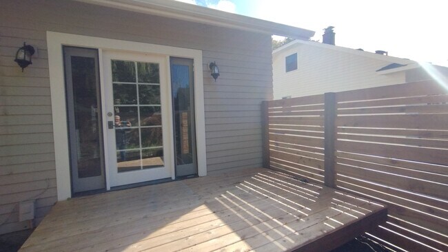 Building Photo - 2551 NE 32nd Pl