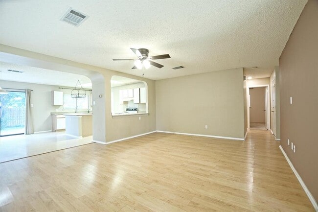 Building Photo - 1353 Lakeside Loop