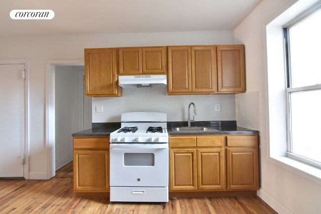 Building Photo - 168 Beard St