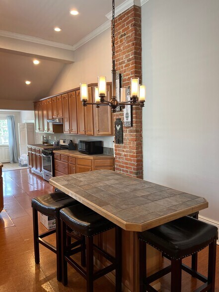 Building Photo - 2904 Annunciation St