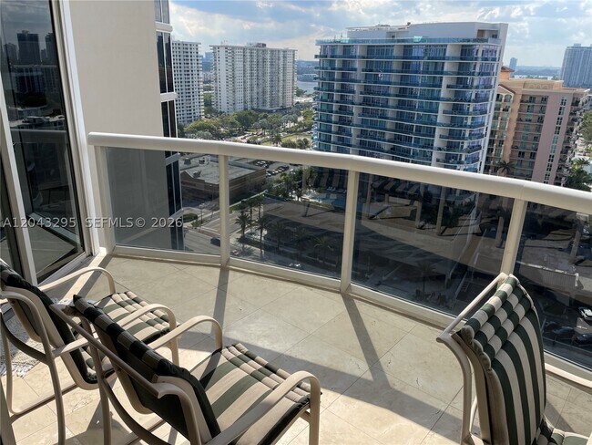 Building Photo - 17555 Collins Ave