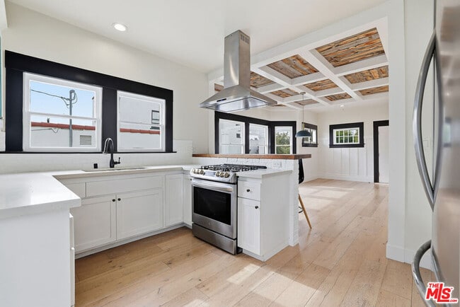 Building Photo - 5226 Rockland Ave