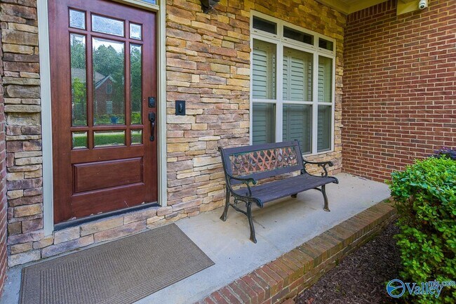 Building Photo - 305 Walden Glen Ct