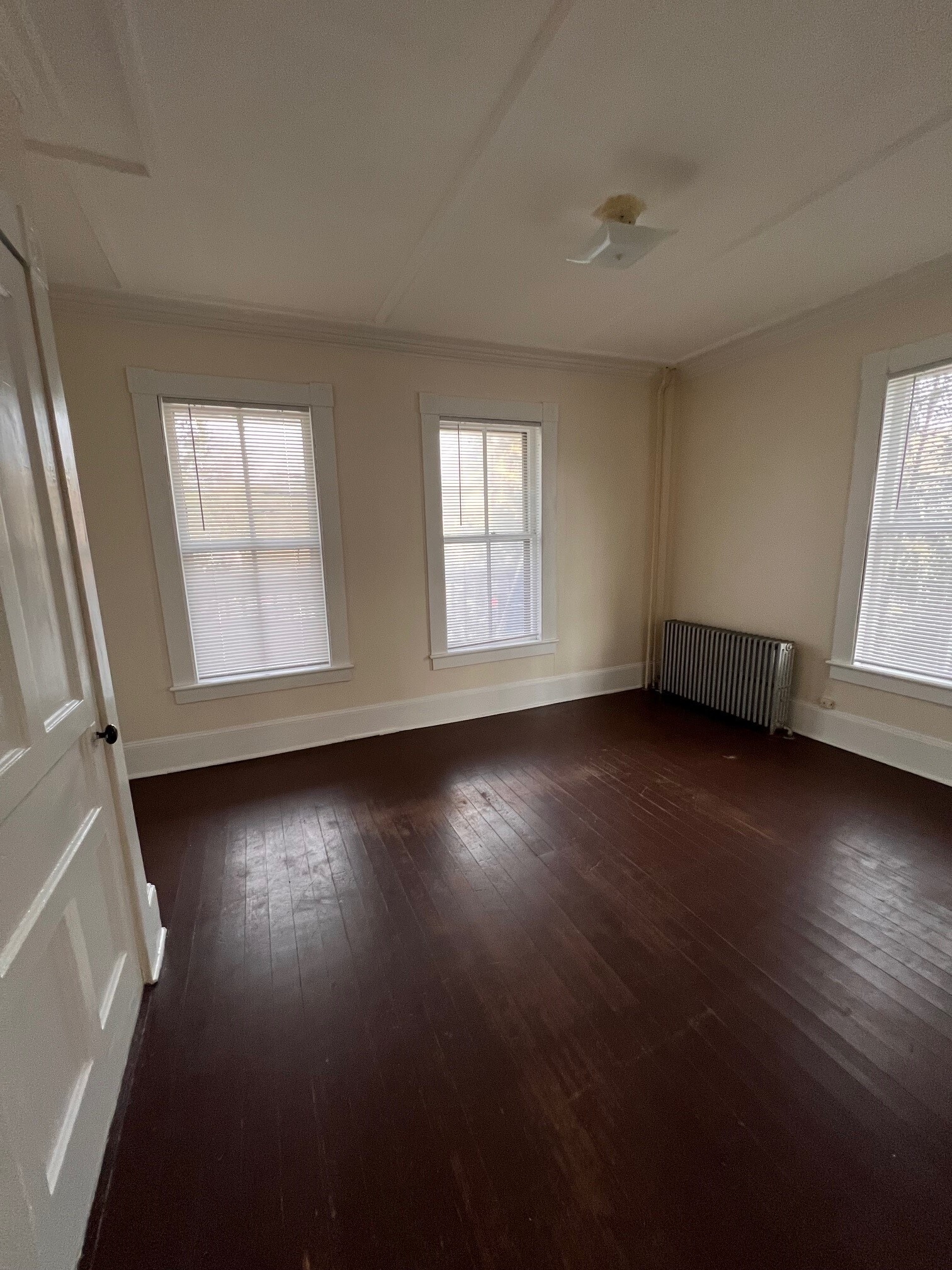 Building Photo - 116 N Seminary St