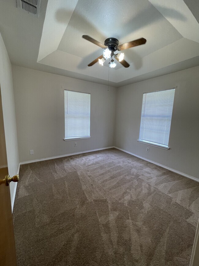 Building Photo - 1305 S James Cir