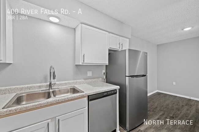 Building Photo - 400 River Falls Rd