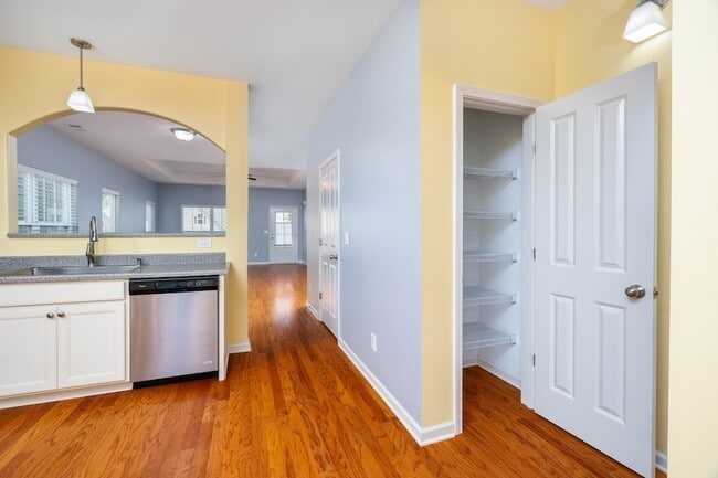 Building Photo - 2437 Duxbury Dr