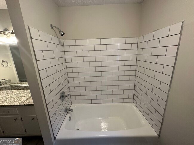 Building Photo - 6322 W Fayetteville Rd