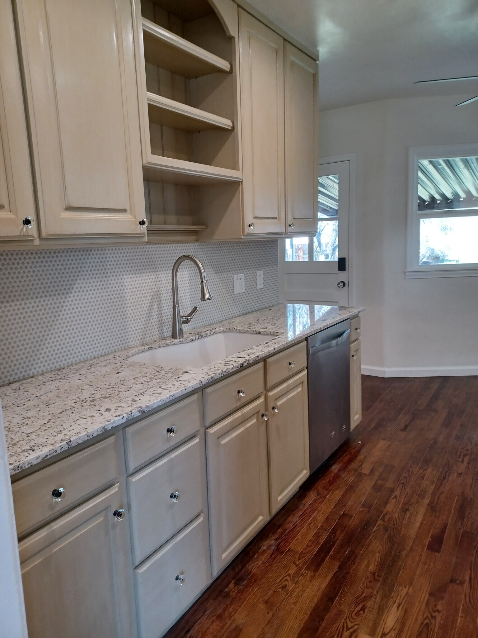 Kitchen with granite countertops - 149 E 700 S