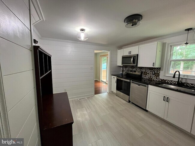 Building Photo - 3907 Harvette Dr