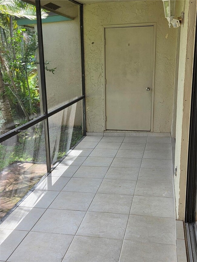 Building Photo - 460 Lakeview Dr