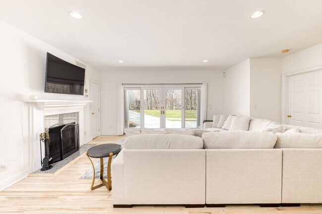 Building Photo - 6 Little Ct