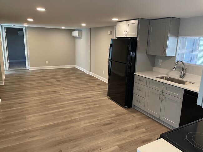 Building Photo - 3345 E Ridge Rd