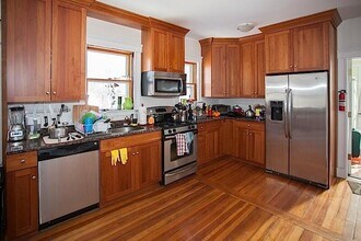 Building Photo - 5.0 bedroom in Somerville Massachusetts 02144