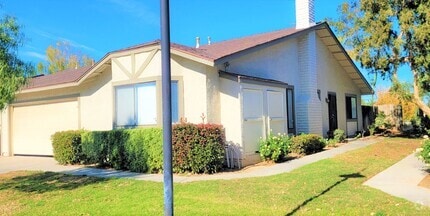Building Photo - Single Story House in Beautiful Gated Comm...