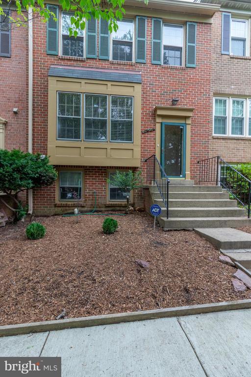 Building Photo - 4796 Gainsborough Dr