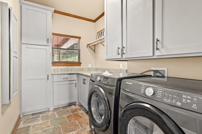 Building Photo - 19845 Groth Rd