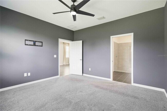 Building Photo - 5918 Fiore Dr