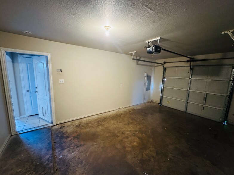 Building Photo - 5705 Swords Dr