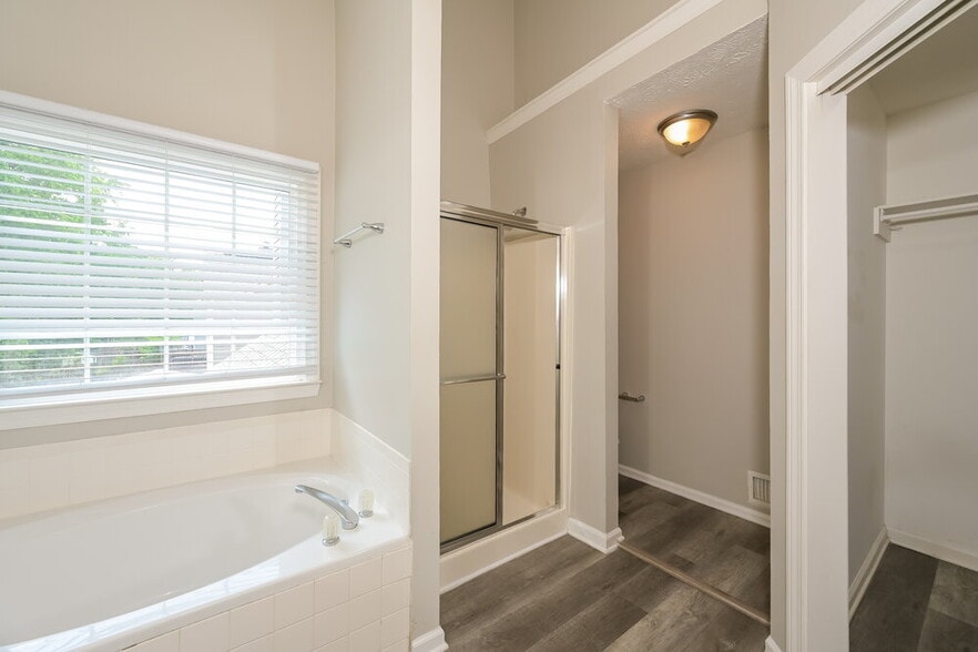 Building Photo - 1070 Hunters Creek Ct