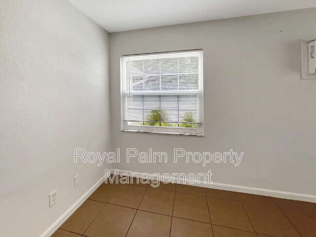Building Photo - 11594 1st Ave