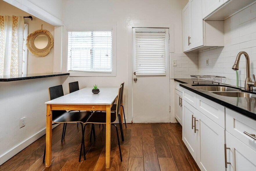 Building Photo - 1806 Washington Way