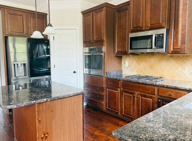Building Photo - Beautiful 5BR/5BA Home in Greer!