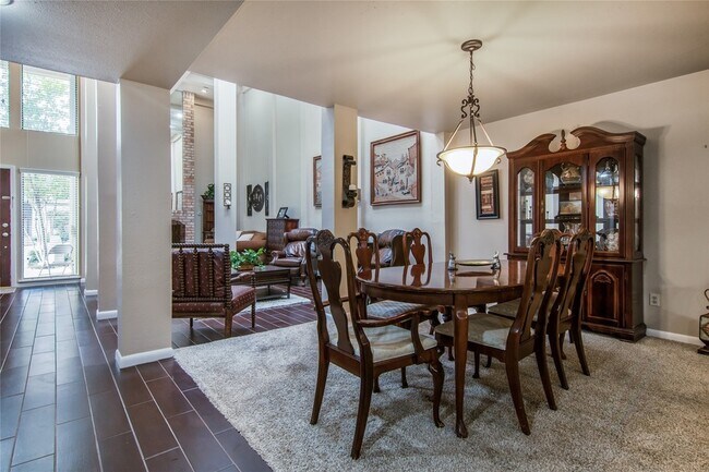 Building Photo - 9344 Briar Forest Dr