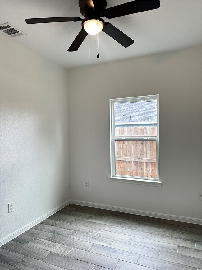 Building Photo - 16686 E Lynbrook