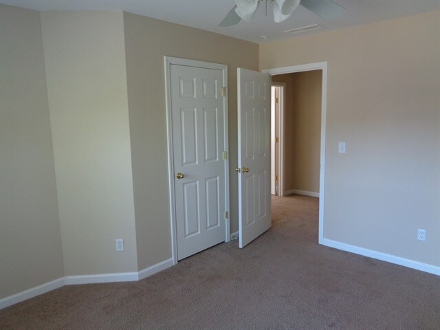 Building Photo - 1387 Belfaire Lake Trl