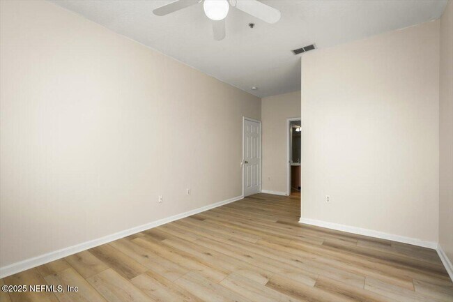 Building Photo - 10550 Baymeadows Rd