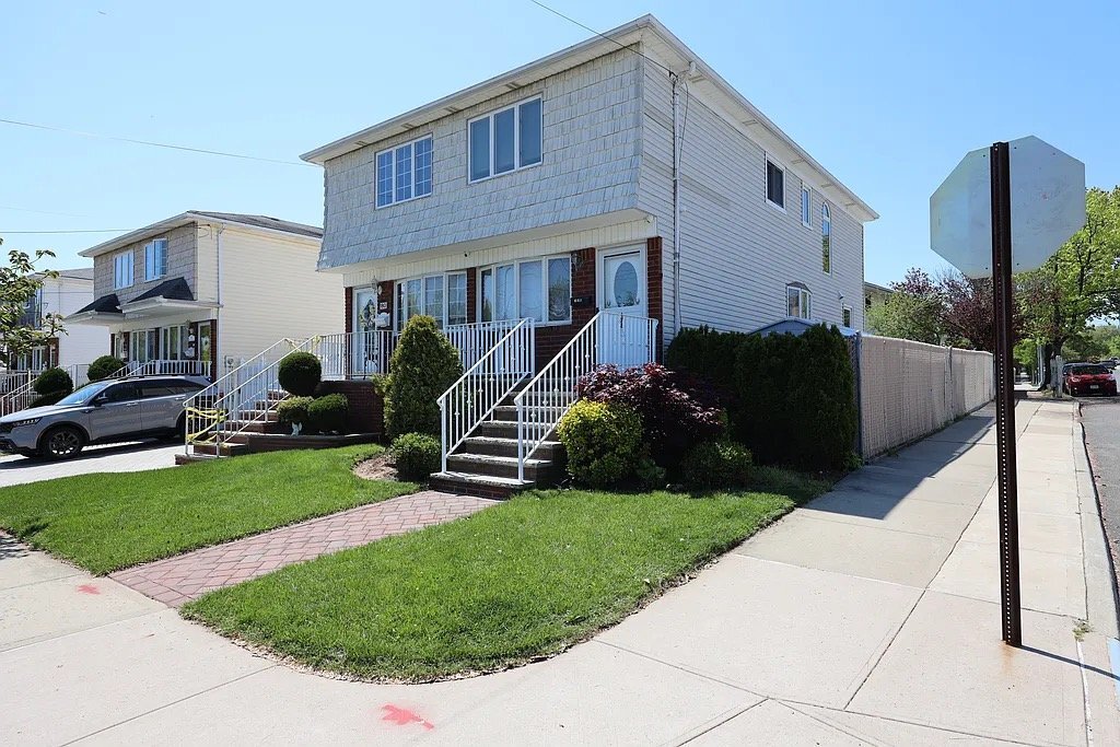 Building Photo - 178 Spratt Ave