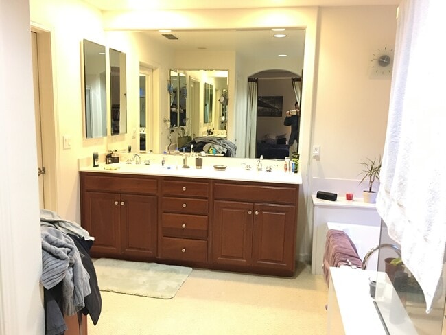 Building Photo - 3342 Park Ridge Dr