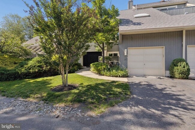Building Photo - 911 Chanticleer