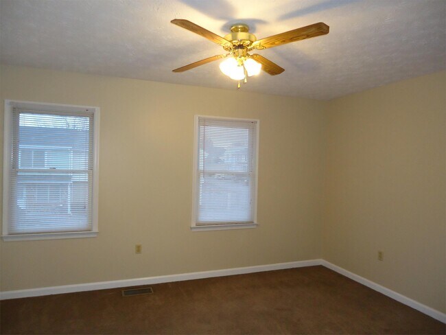 Building Photo - 504 Yorktowne Pl