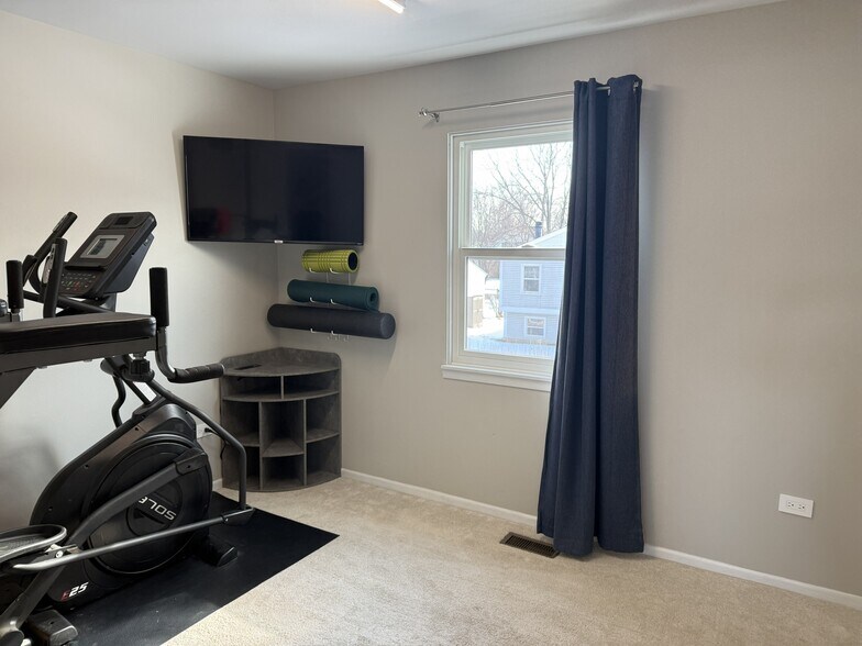 Building Photo - 525 Lasalle Ln