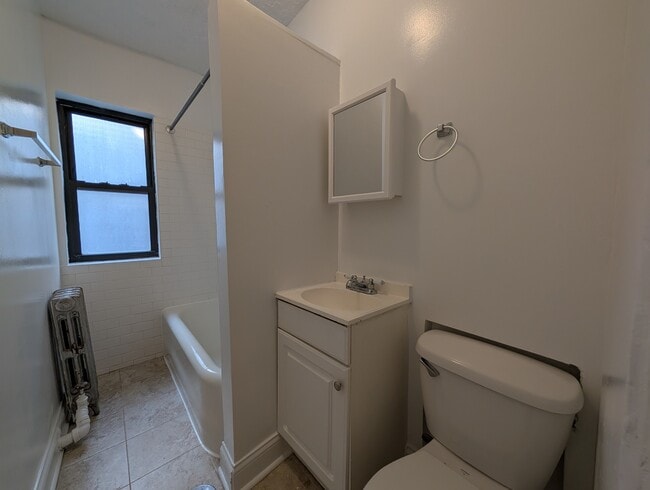 Building Photo - 5417 N Kenmore Ave