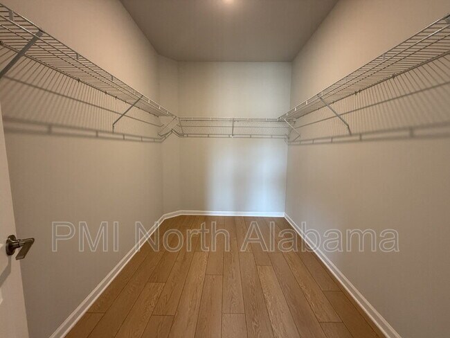 Building Photo - 204 Cobbdale Park Dr