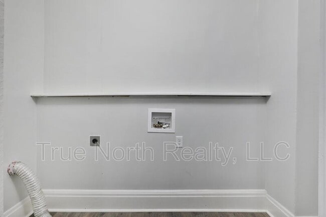 Building Photo - 628 E Whittier St