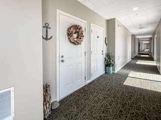 Building Photo - Make this charming studio with marsh views...