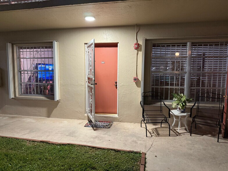 Building Photo - 12840 SW 43rd Dr