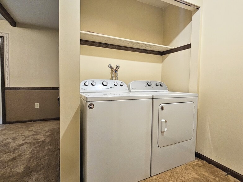 Building Photo - 474 N Maple St