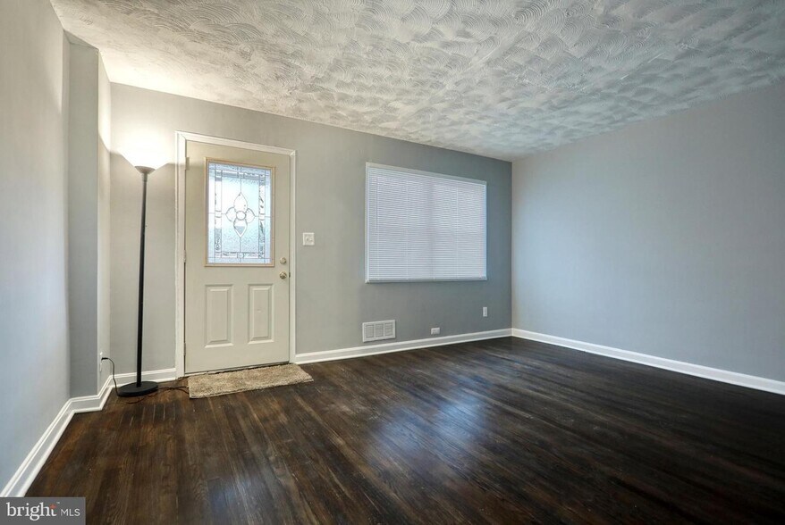 Building Photo - 1608 Inverness Ave
