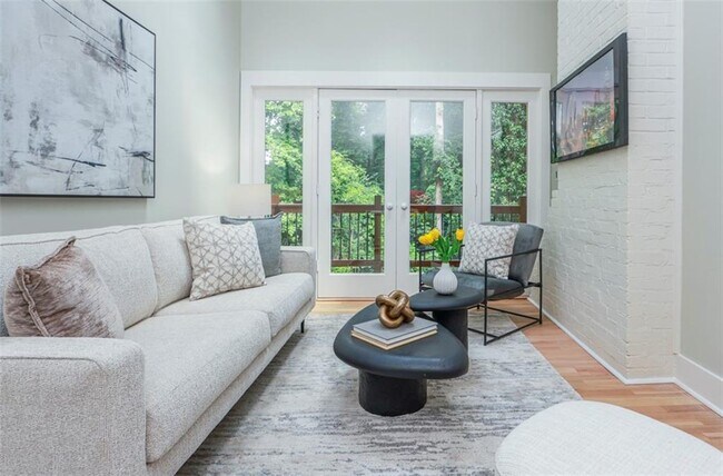 Building Photo - 2908 N Hills Dr NE